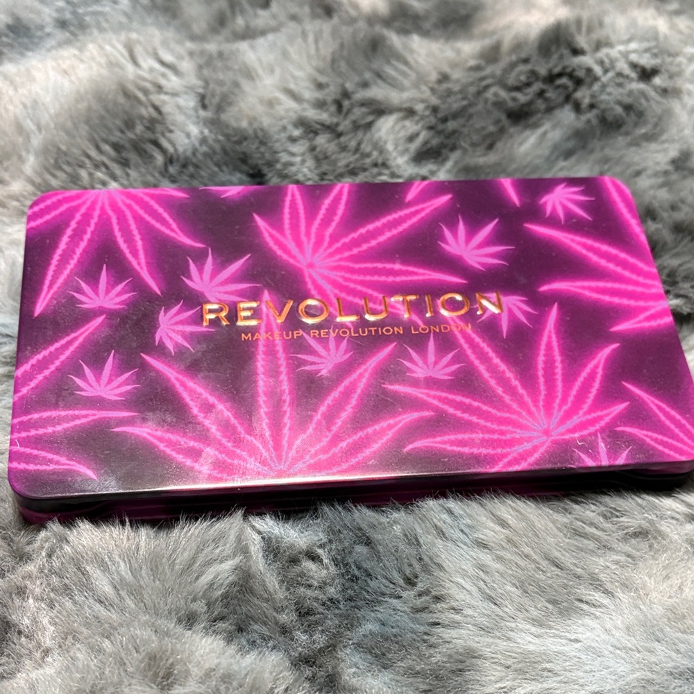Revolution Neon Pink and Gold Leaf Palette